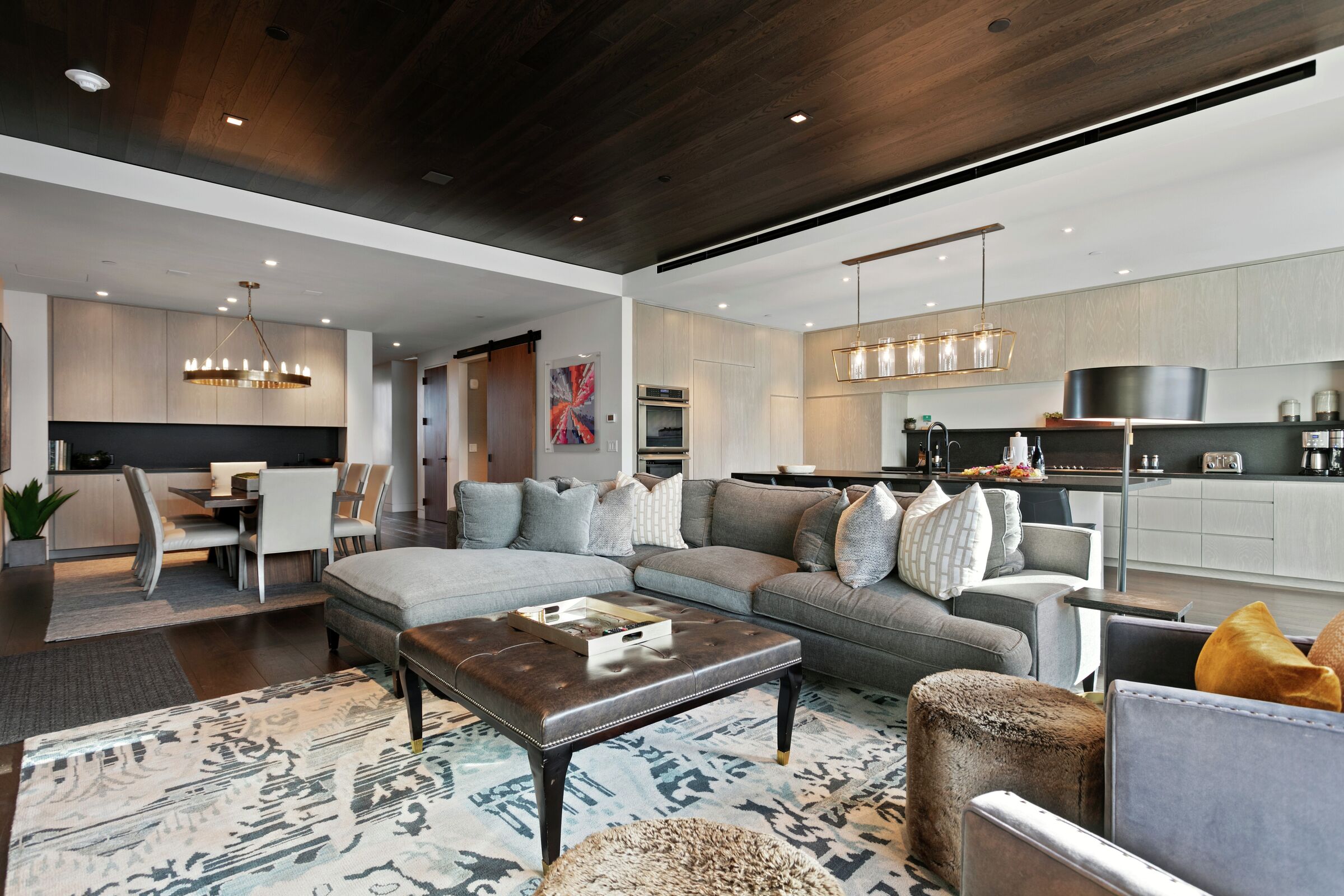 #404 - Living Area, Dining Area & Kitchen