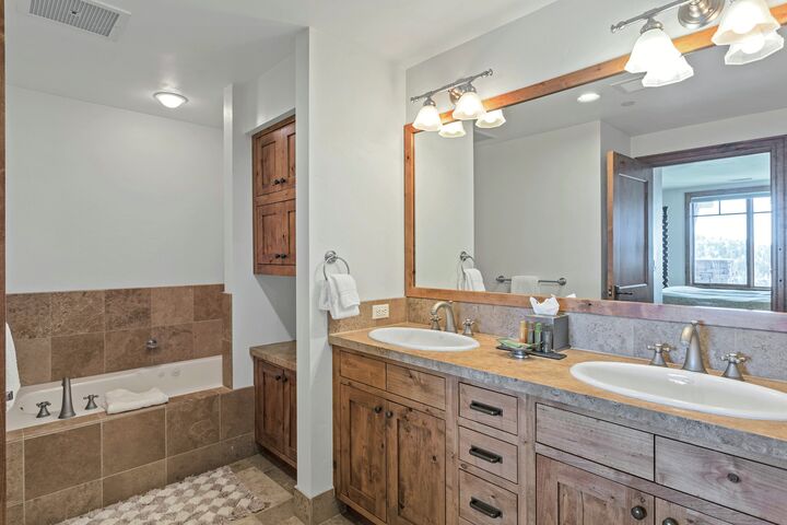 #203 - Master Ensuite Bathroom