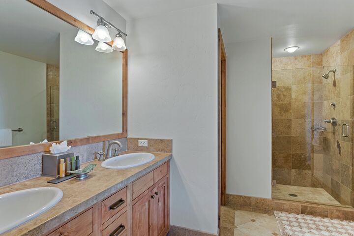 #203 - Master Ensuite Bathroom