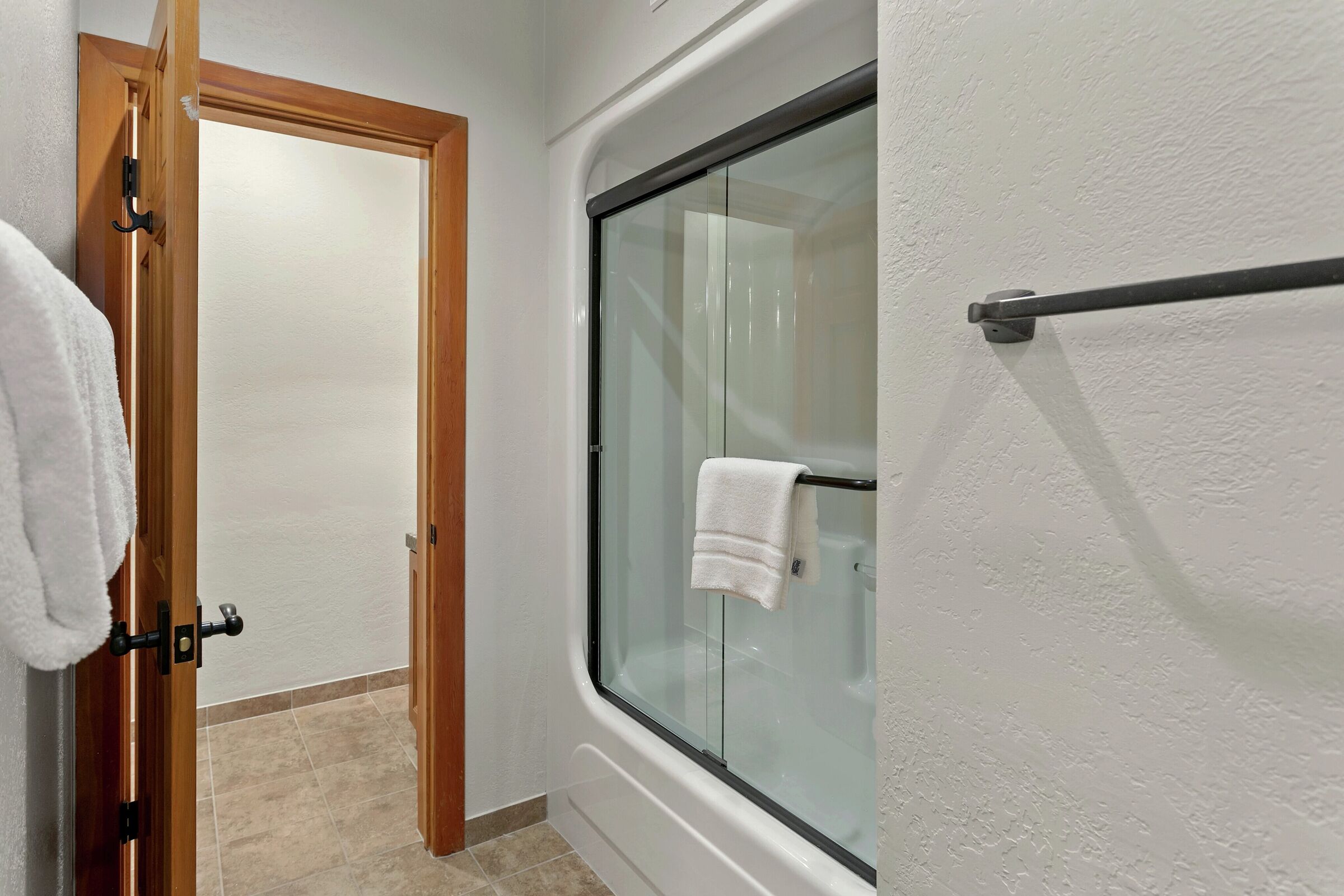 Shared Ensuite Bathroom