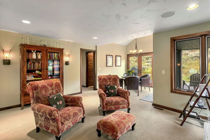 7 Bdrm Spa - Lounge