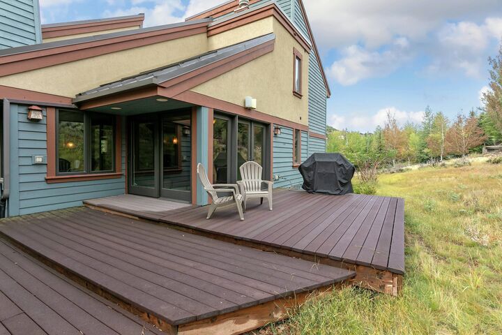 7 Bdrm Spa - Deck with BBQ