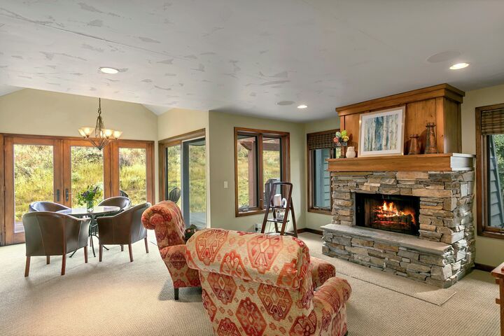 7 Bdrm Spa - Lounge