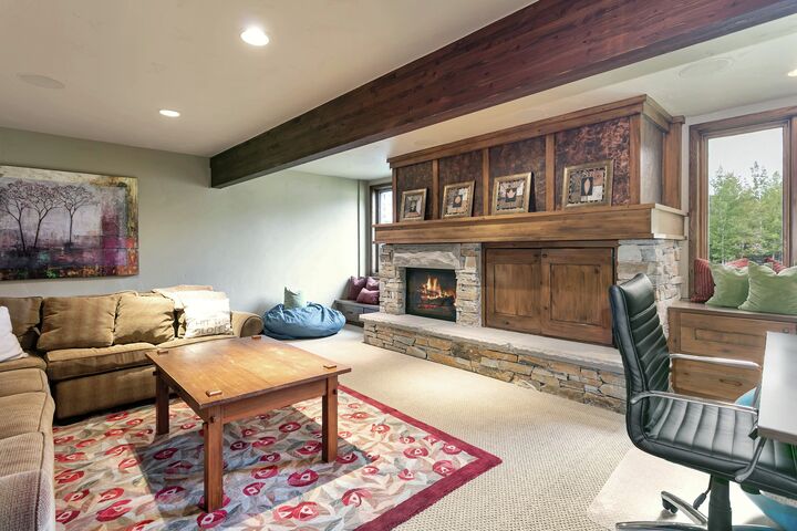 7 Bdrm Spa - Family Room