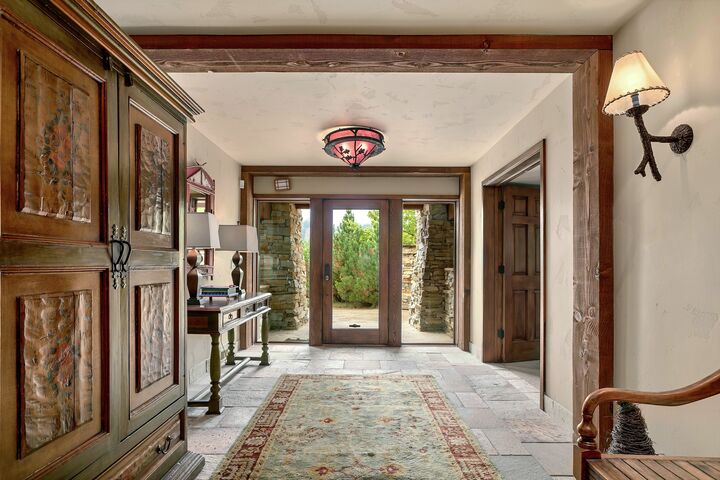 7 Bdrm Spa - Entryway