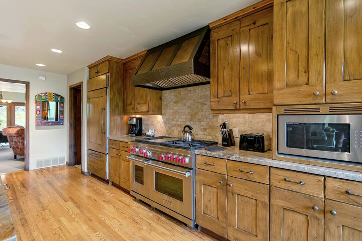 7 Bdrm Spa - Kitchen