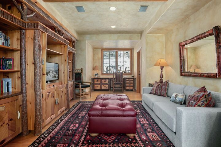 4 Bdrm Spa - Office Area