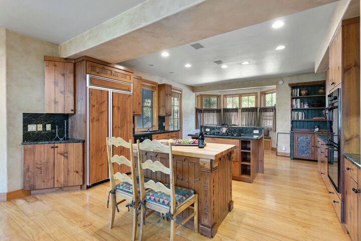 4 Bdrm Spa - Kitchen