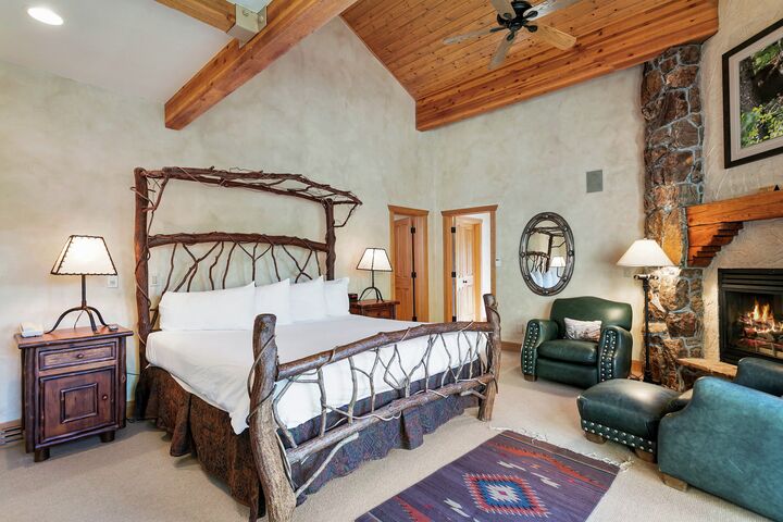 4 Bdrm Spa - Master Bedroom