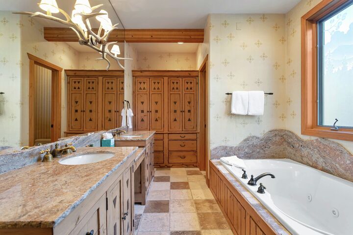 4 Bdrm Spa - Master Ensuite Bathroom