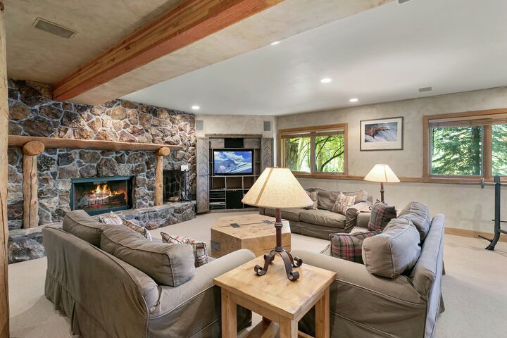 4 Bdrm Spa - Family Room