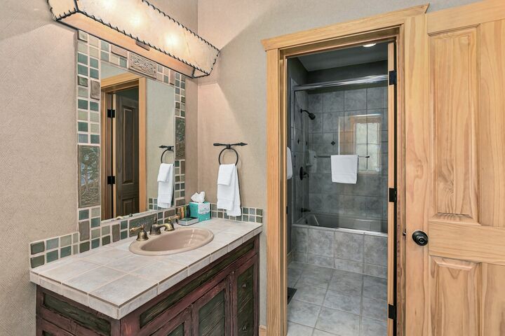 4 Bdrm Spa - Ensuite Bathroom