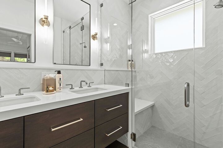 #204 - Master Ensuite Bathroom