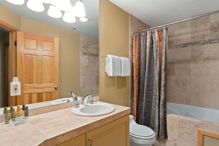 #C101 - Bathroom