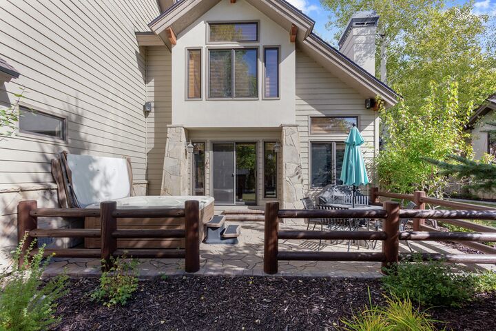 #2473 - Patio with BBQ and Hot Tub