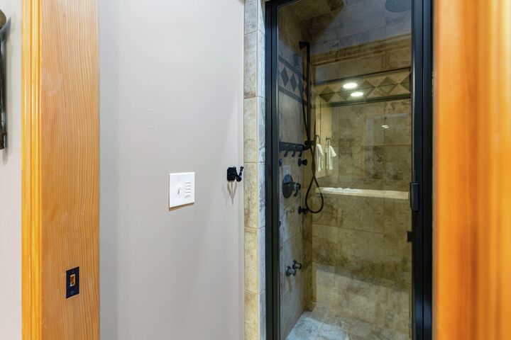#2473 - Master Ensuite Bathroom