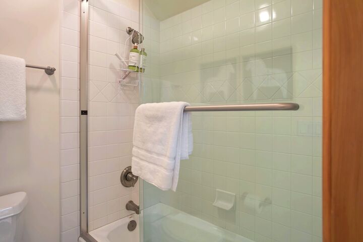 #2477 - Ensuite Bathroom