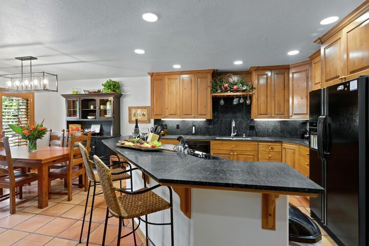 #2478 - Kitchen & Dining Area