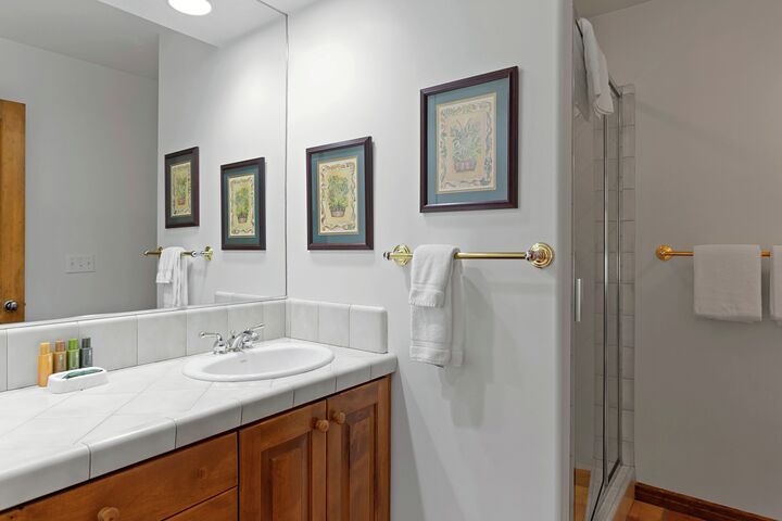 #2478 - Main Floor Bathroom
