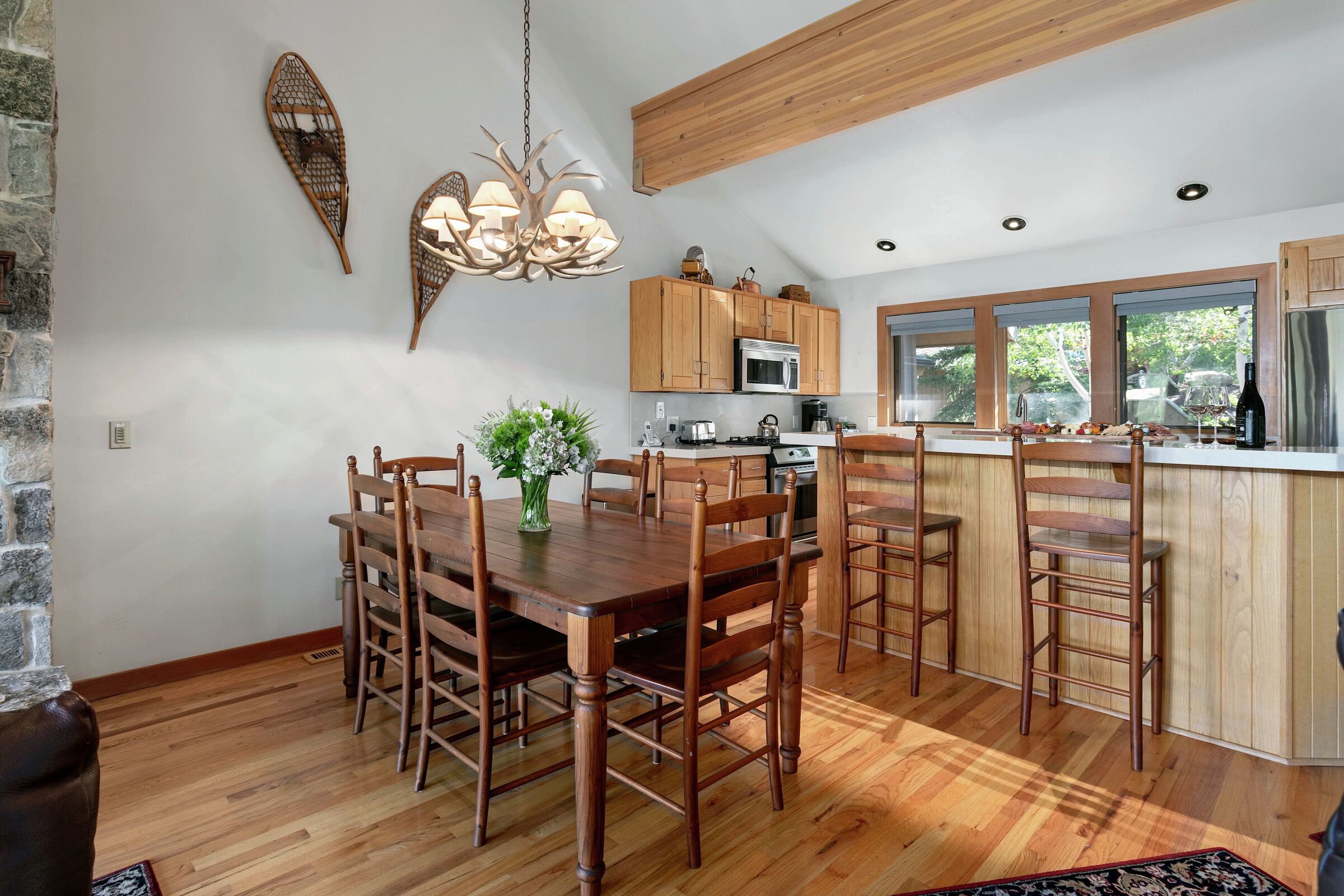 Dining Area & Kitchen