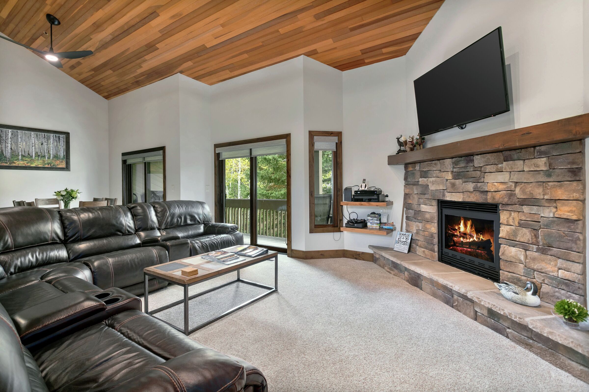 Living Area & Dining Area