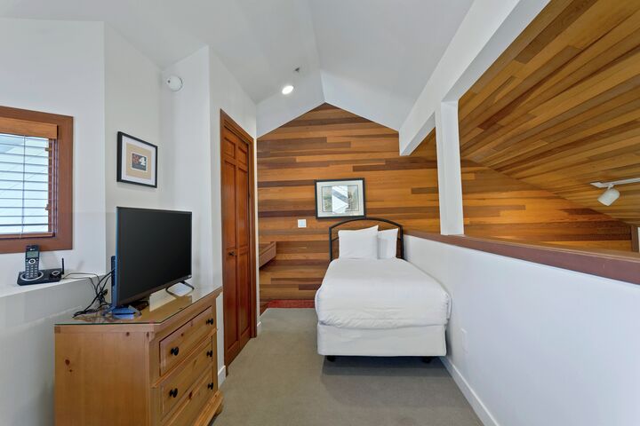 #1733 - Loft Sleeping Area