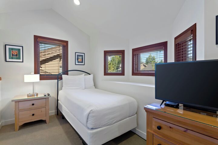#1733 - Loft Sleeping Area