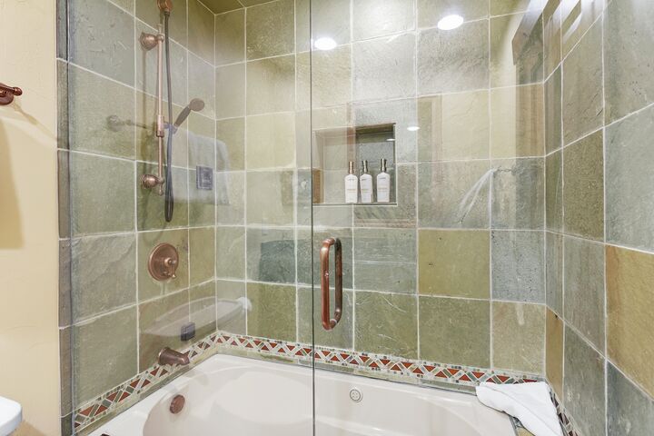 #1617 - Ensuite Bathroom