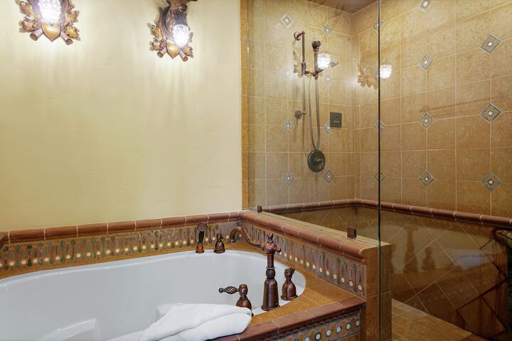 #1617 - Master Ensuite Bathroom
