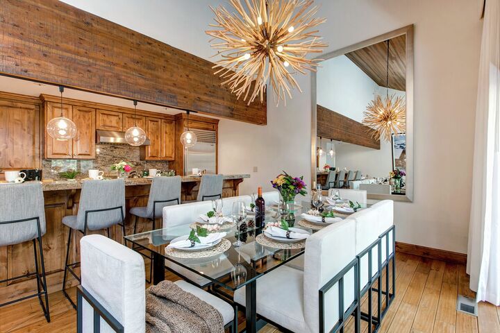 Dining Area & Kitchen