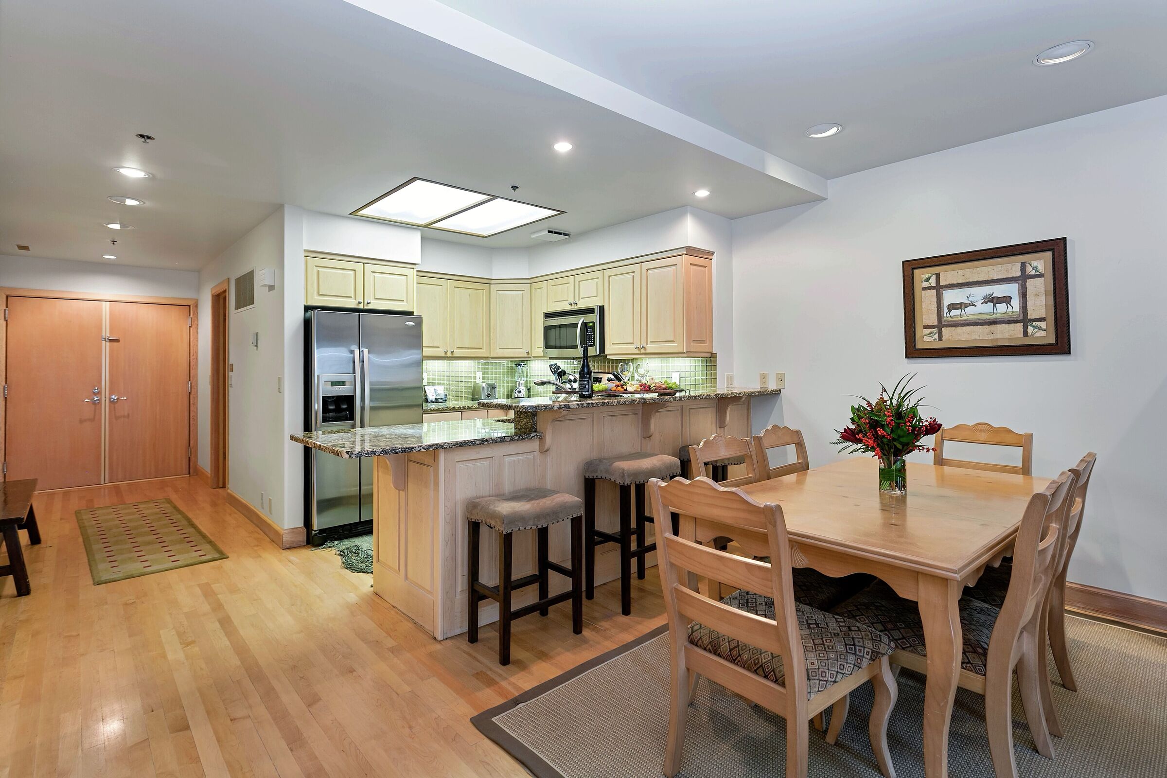 Dining Area & Kitchen