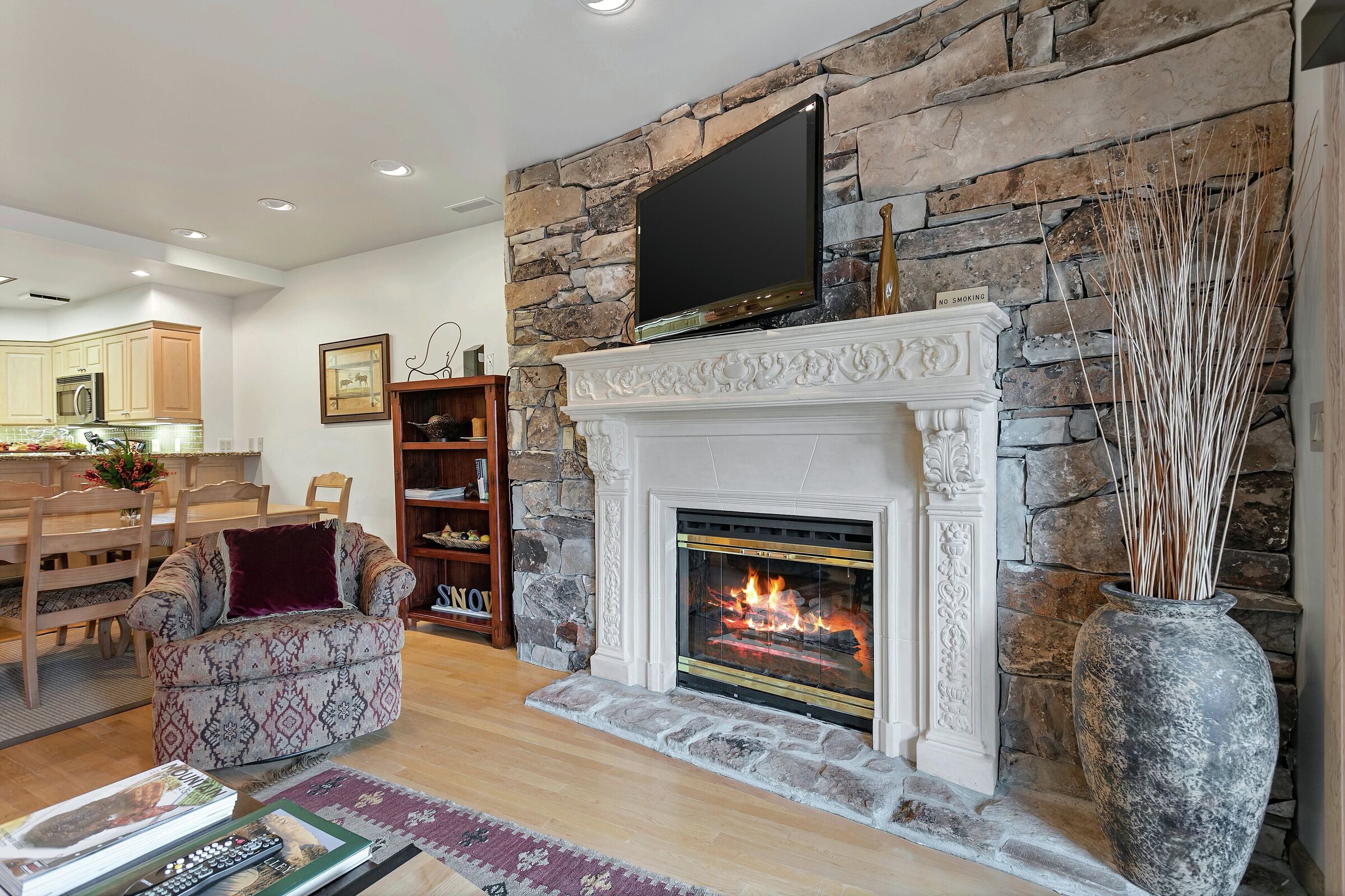 Living Area & Dining Area