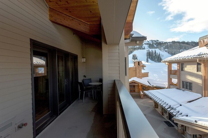 #302 - Balcony