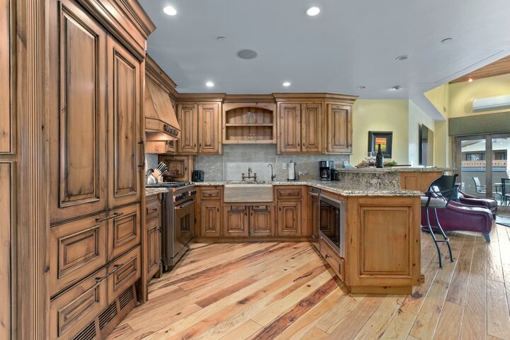#305 - Kitchen