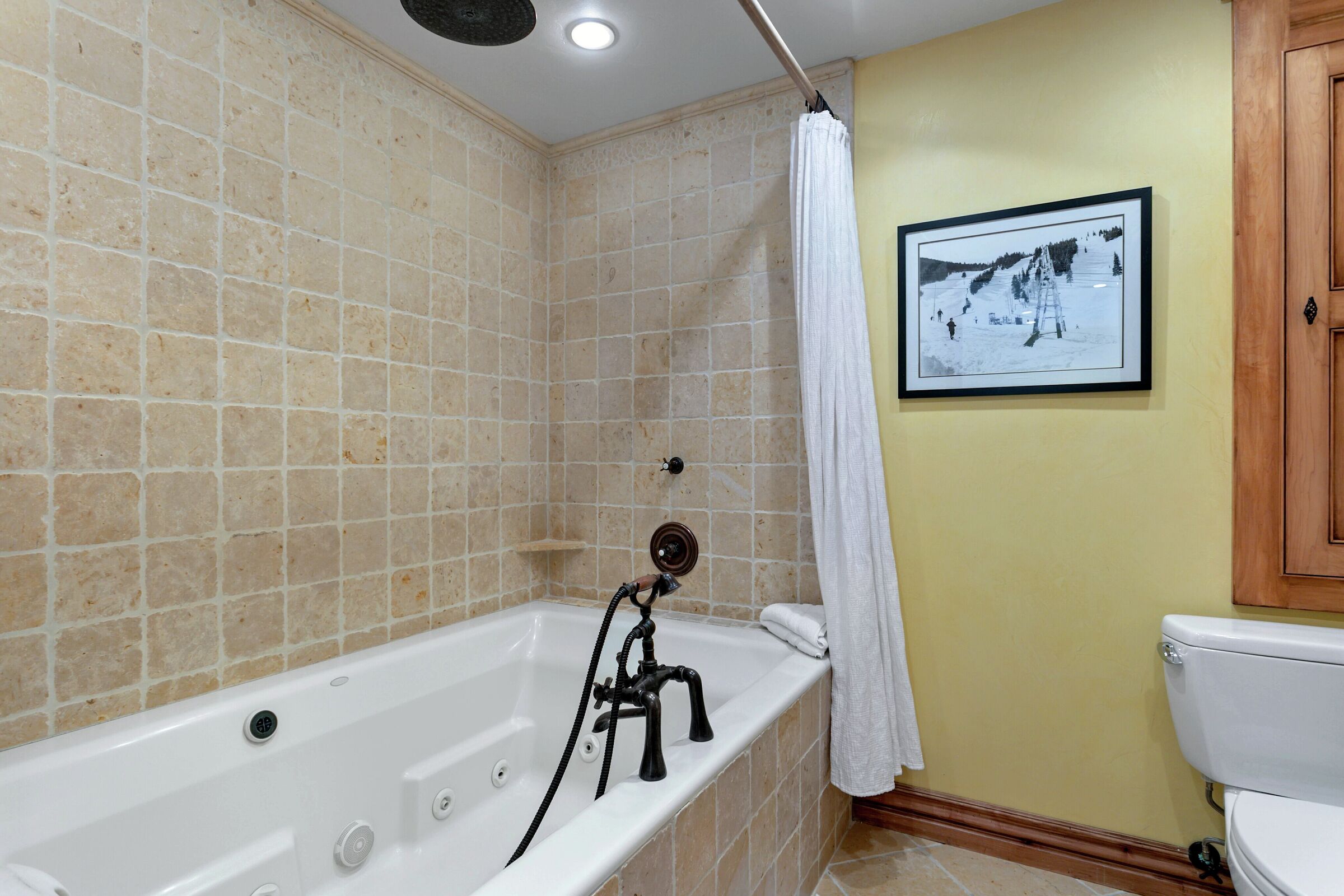 #305 - Ensuite Bathroom