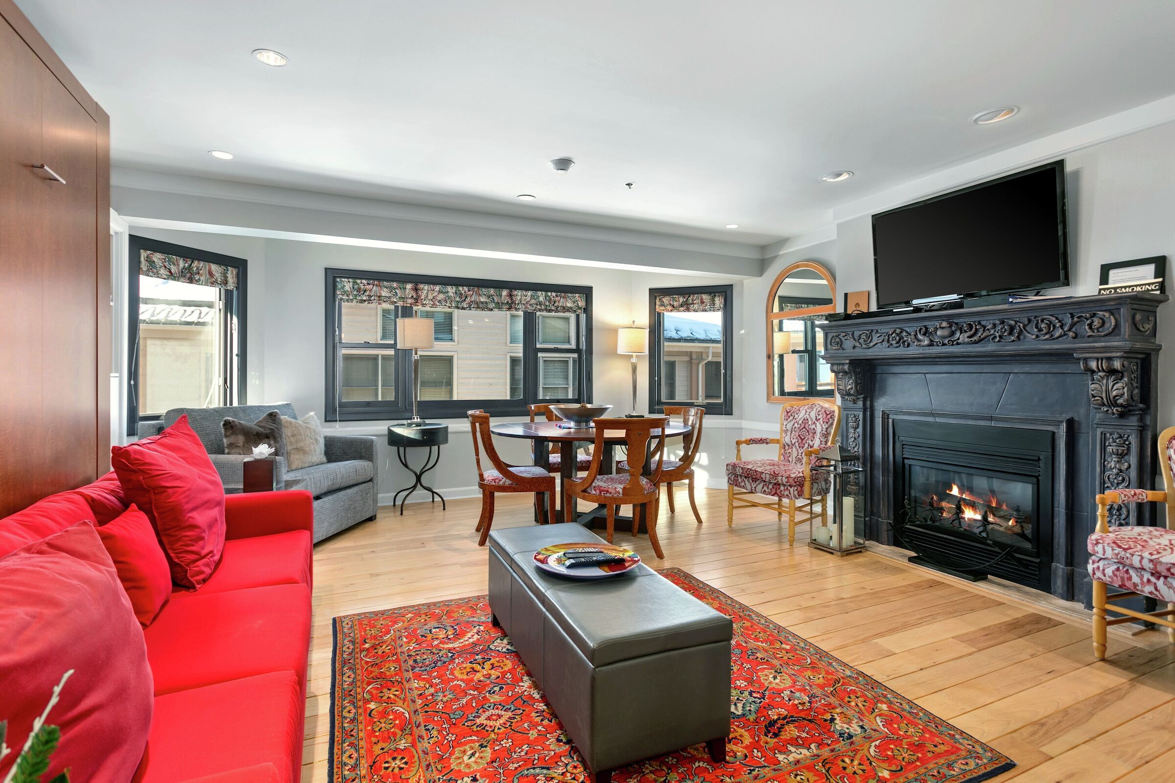 Living Area & Dining Area