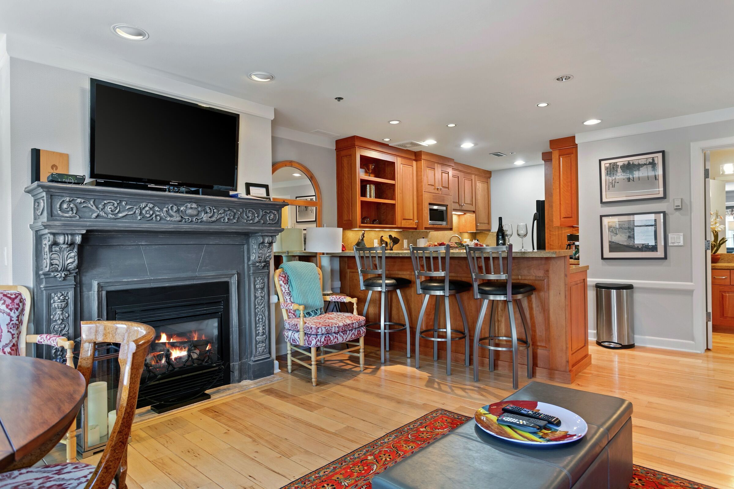 Living Area, Dining Area & Kitchen
