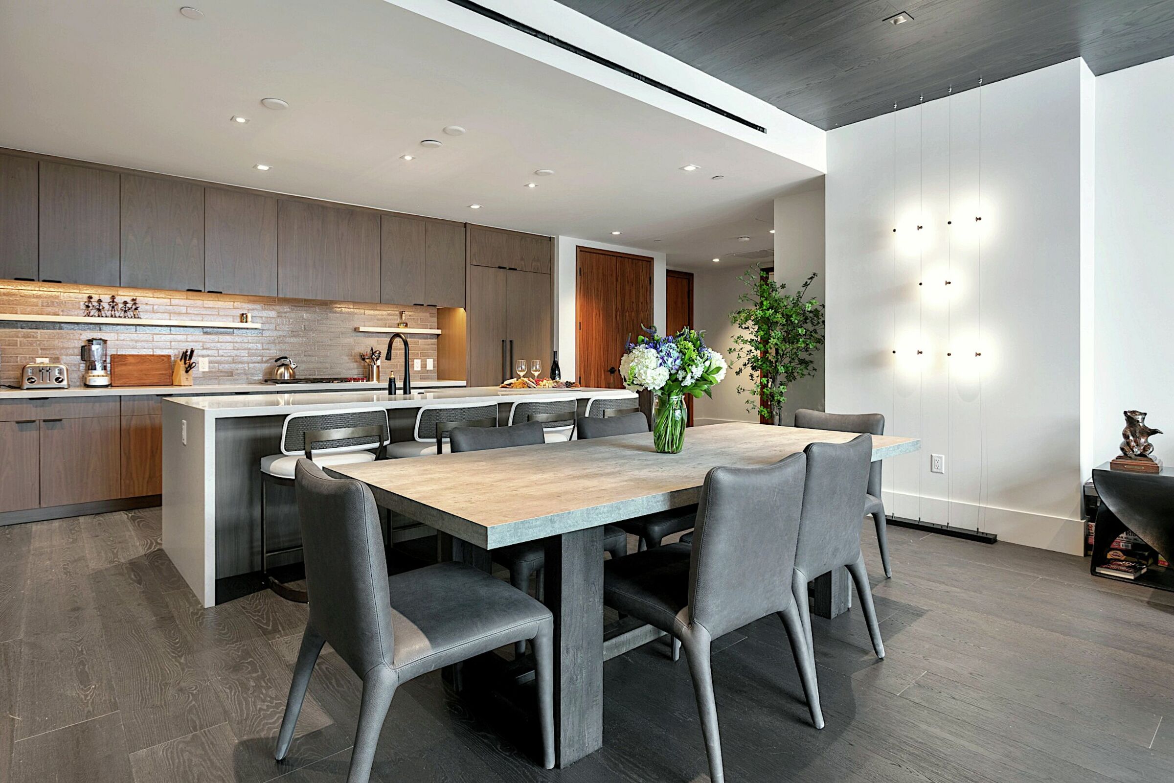 Dining Room & Kitchen
