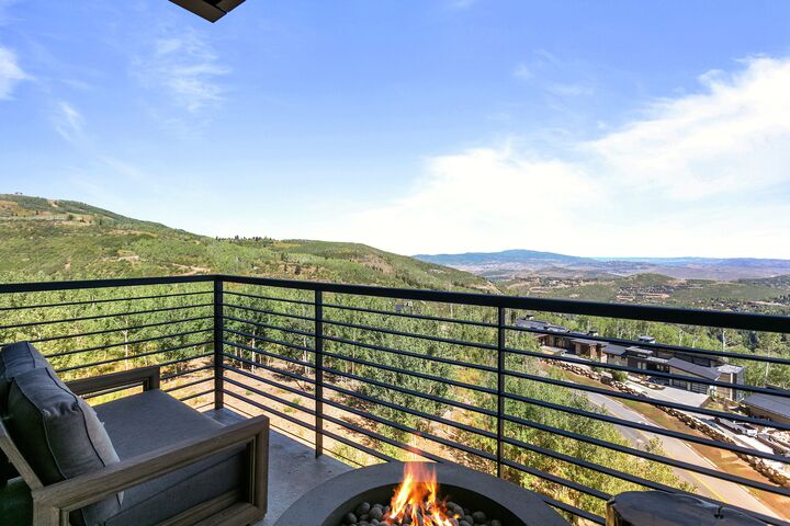 Balcony with Fire Pit