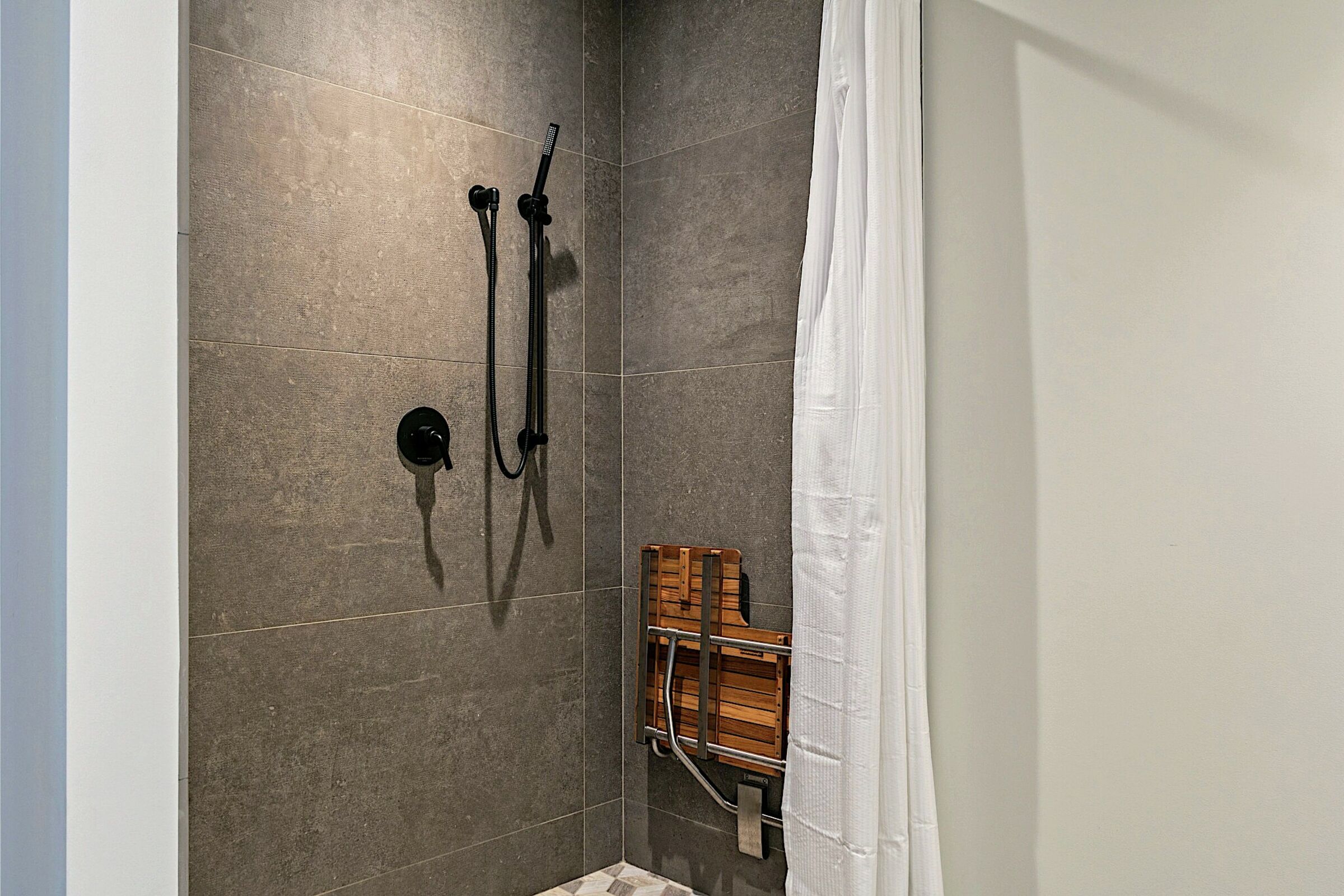 Suite Bathroom