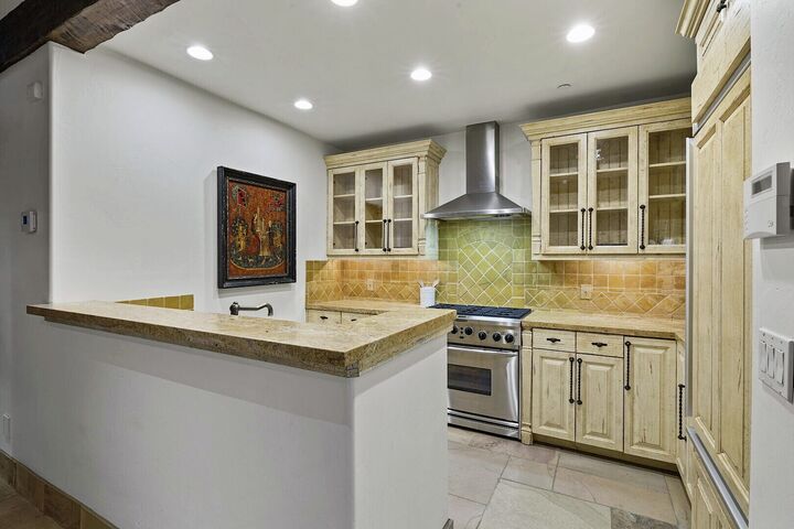 11 Bdrm 9.5 Bath HT - Family Room Kitchen