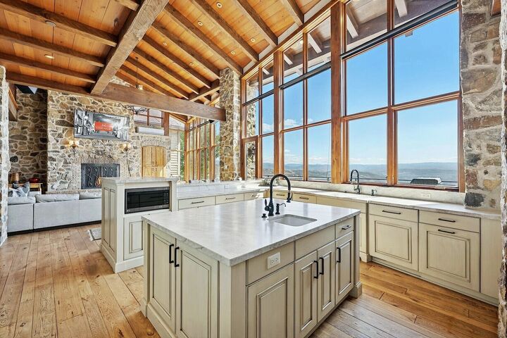 11 Bdrm 9.5 Bath HT - Kitchen