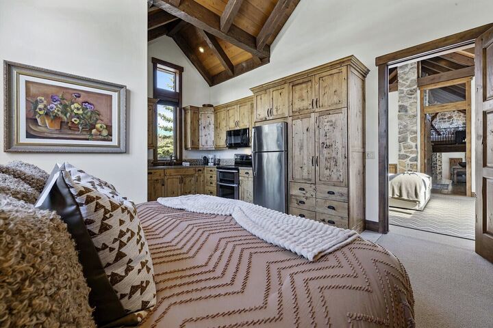 11 Bdrm 9.5 Bath HT - Bedroom