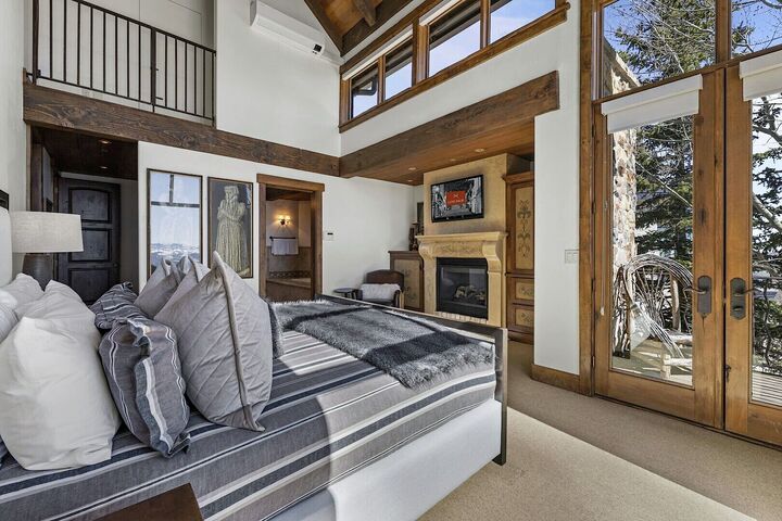 11 Bdrm 9.5 Bath HT - Master Bedroom