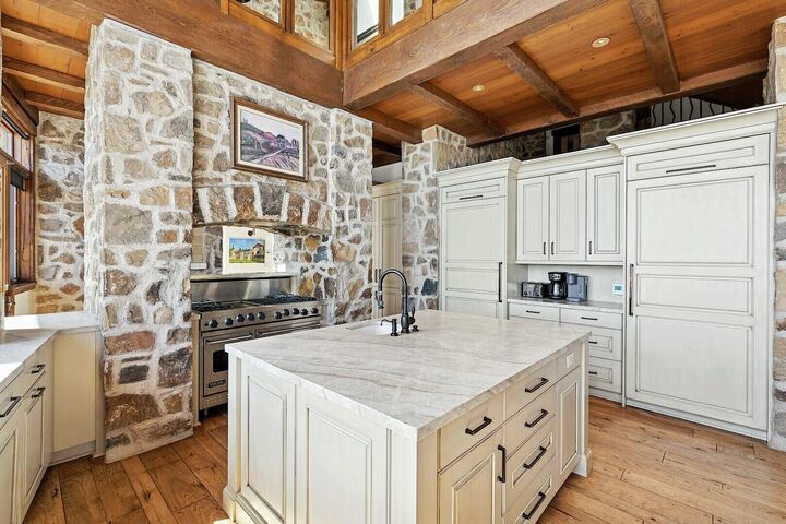 11 Bdrm 9.5 Bath HT - Kitchen