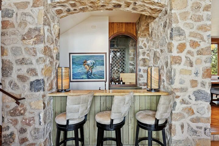 11 Bdrm 9.5 Bath HT - Kitchen Wet Bar