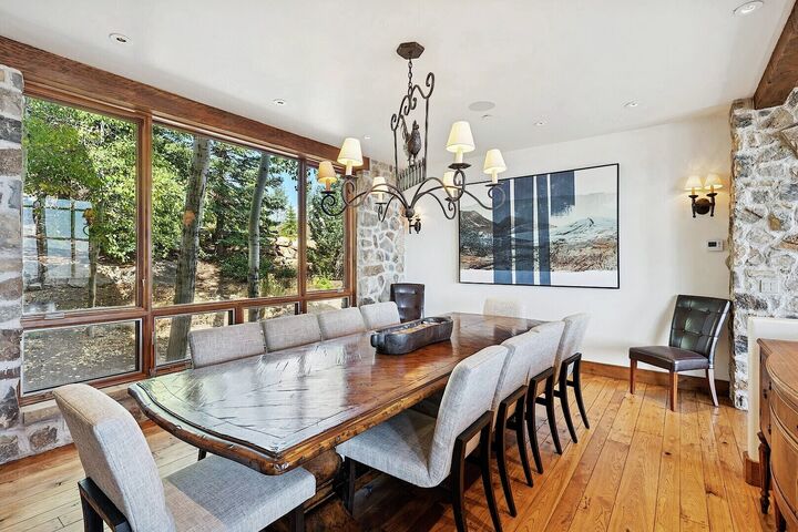 11 Bdrm 9.5 Bath HT - Dining Area