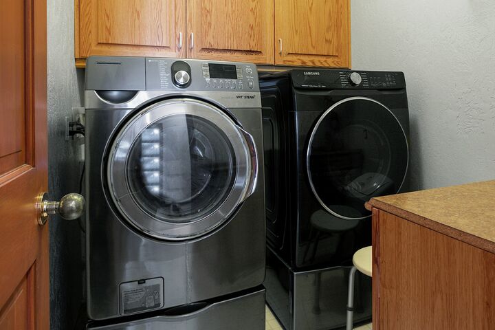 5 Bdrm 4 Bath HT - Laundry Room