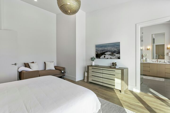 5 Bdrm 4.5 Bath HT - Master Bedroom