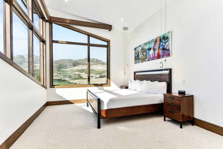 6 Bdrm 5.5 Bath HT - Master Bedroom